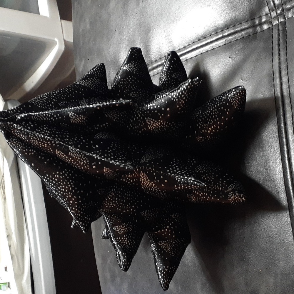 8"x9" Stuffed Christmas Tree. Black